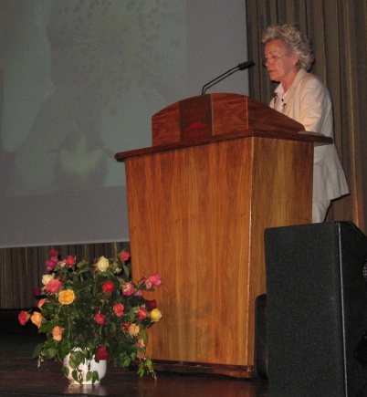 Vortragende Helga Brichet