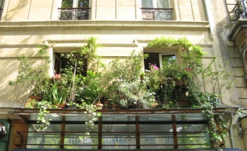 Paris Kind Balkon