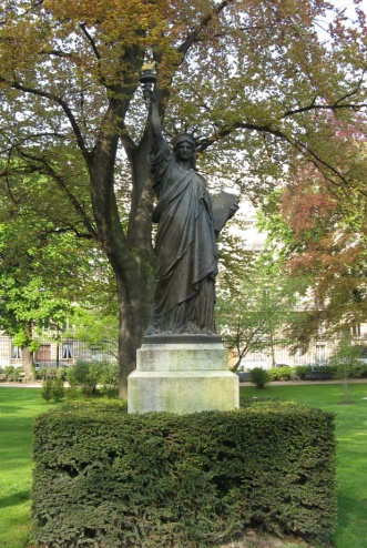 Kleine Freiheitsstatue im Jardin de Luxembourg in Paris. Seit Juni 2012 im Musée d'Orsay