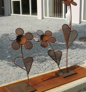 Kunstblume im Stadtbild