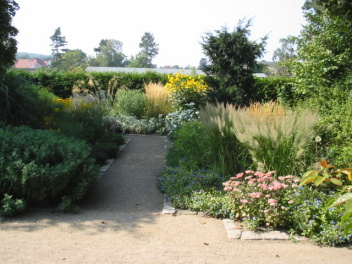 Weg im Karl-Foerster-Garten