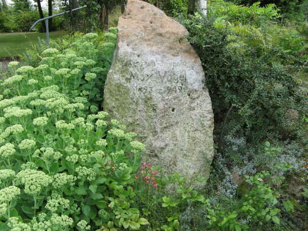 Rosarium Sangerhausen Gedenkstein Max Vogel Foto Brandt