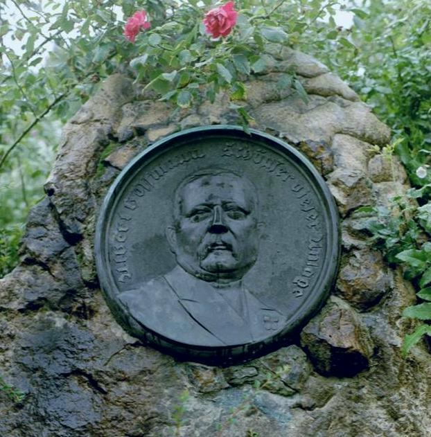 Rosarium Sangerhausen Gedenkstein Albert Hoffmann