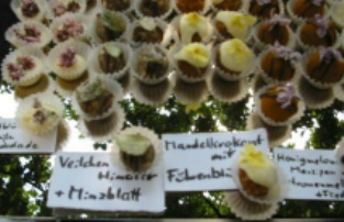 Stand mit Rosenleckereien Marienschlössl 2004